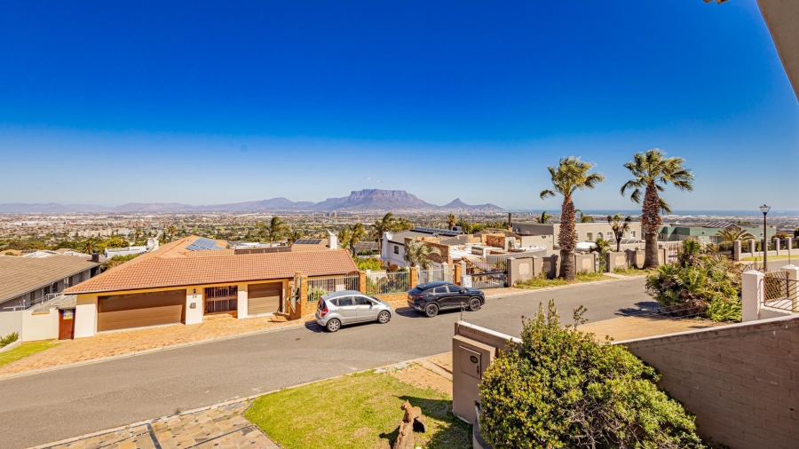 7 Bedroom Property for Sale in Plattekloof Western Cape